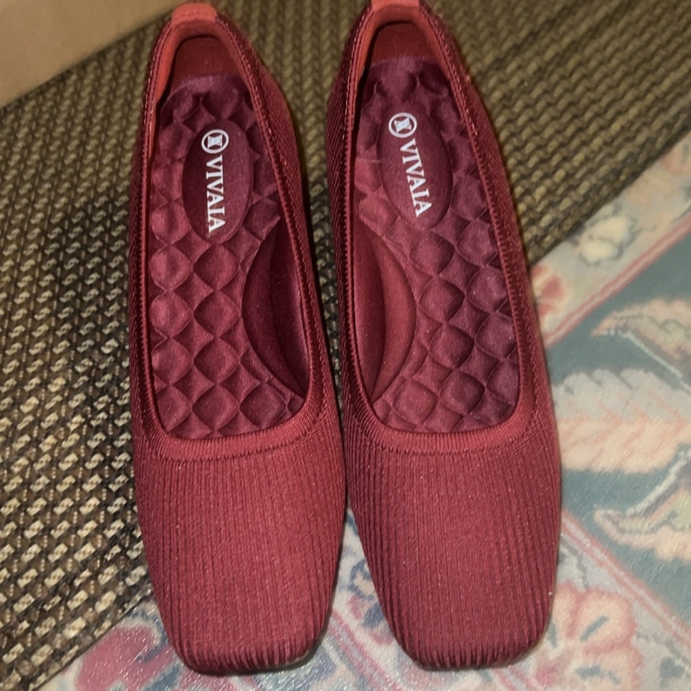 Women's Burgundy shoes Vivaia Brand New